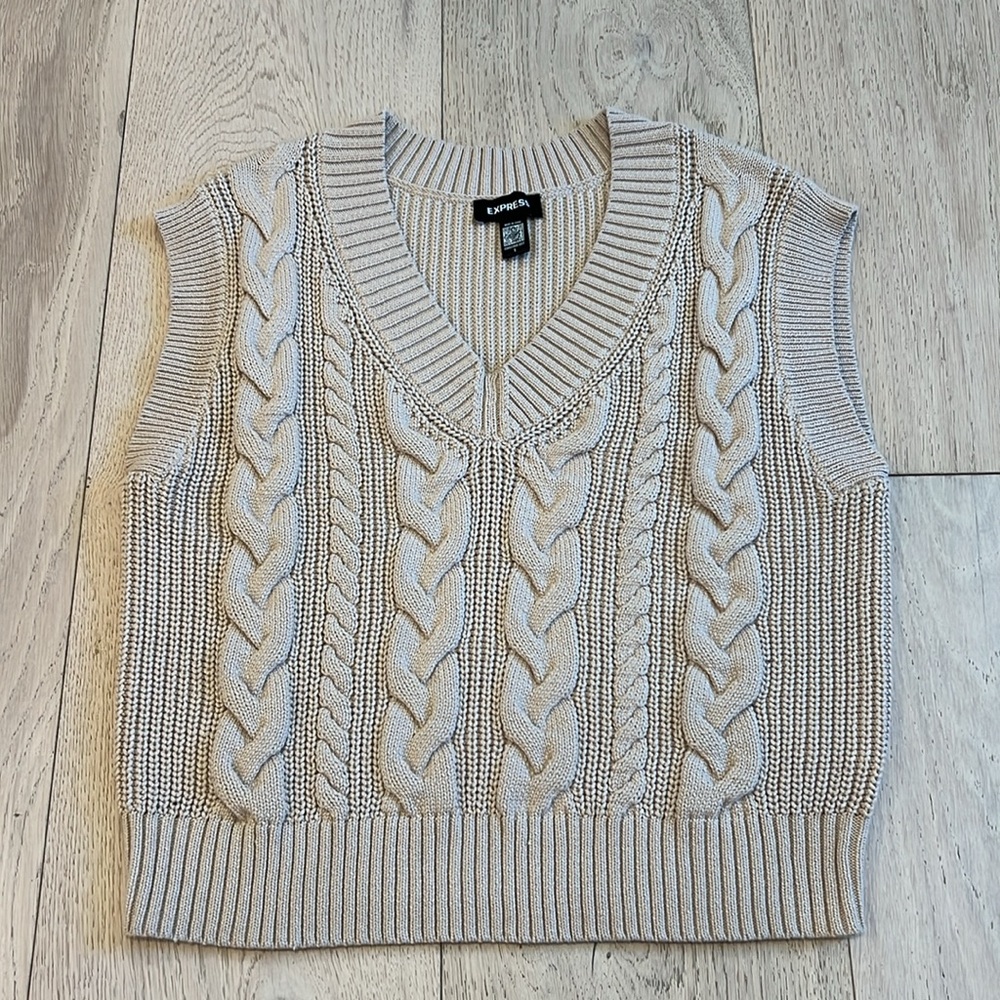 Express Cable Knit V-Neck Sweater Vest in Size Small